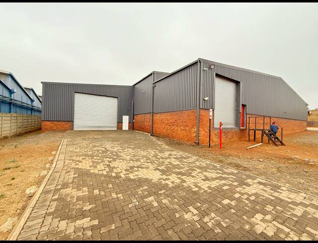 2,200M² WAREHOUSE TO LET IN WADEVILLE
